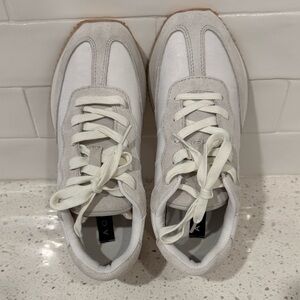 AQUA White comfy Sneakers size 8.5 NWT!